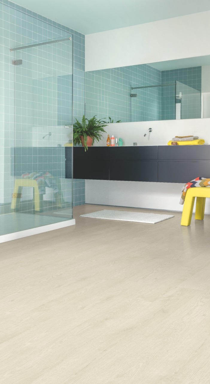 Ламинат Quick Step Perspective Hydro Доска дуба выбеленная промасленная PER6074 1380×156×9 фото в интерьере