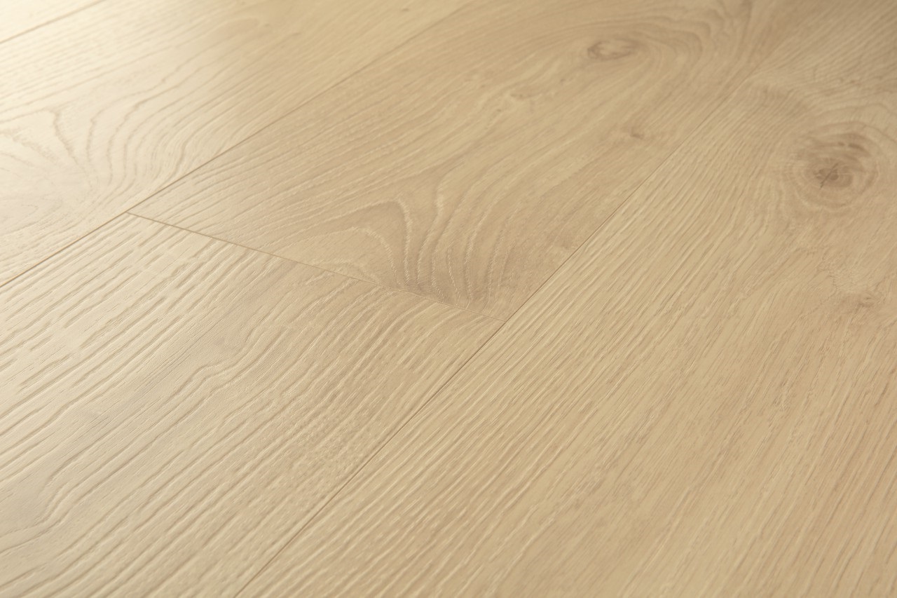 Ламинат Quick Step Perspective Hydro Доска дуба белого светло-бежевая PER6075 1380×156×9 фото в интерьере