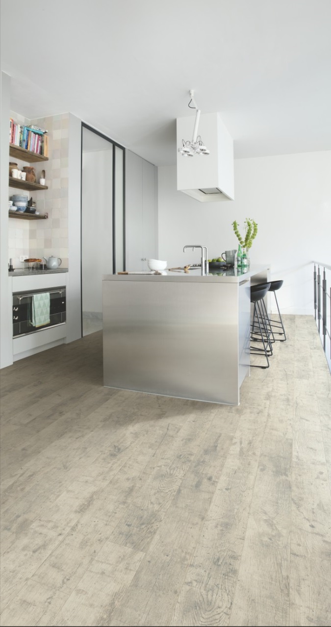 Ламинат Quick Step Perspective Hydro Дуб почтенный серый промасленный PER6078 1380×156×9 фото в интерьере