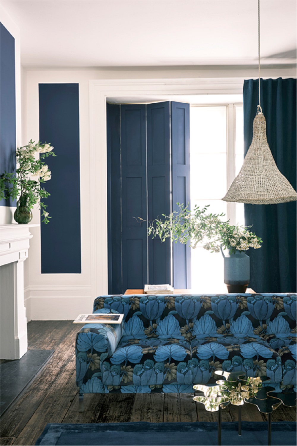 Краска Farrow & Ball Liberty цвет Serge 9919 Modern Emulsion 2,5 л фото в интерьере Краска Farrow & Ball Liberty цвет Serge 9919 Modern Emulsion 2,5 л фото в интерьере