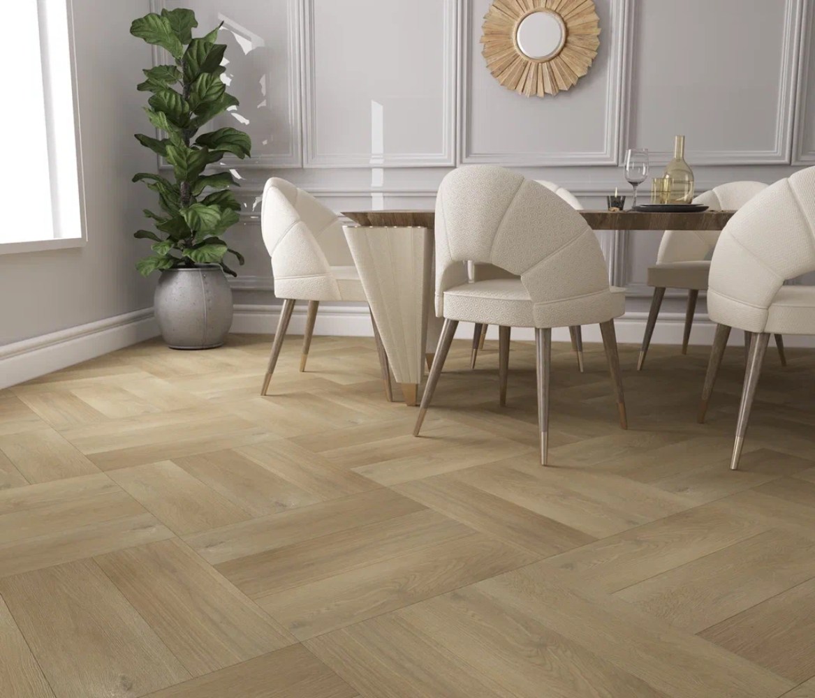 Ламинат CBM Mosaik Дуб Перуц 313 венгерская елка 600×200×10 фото в интерьере