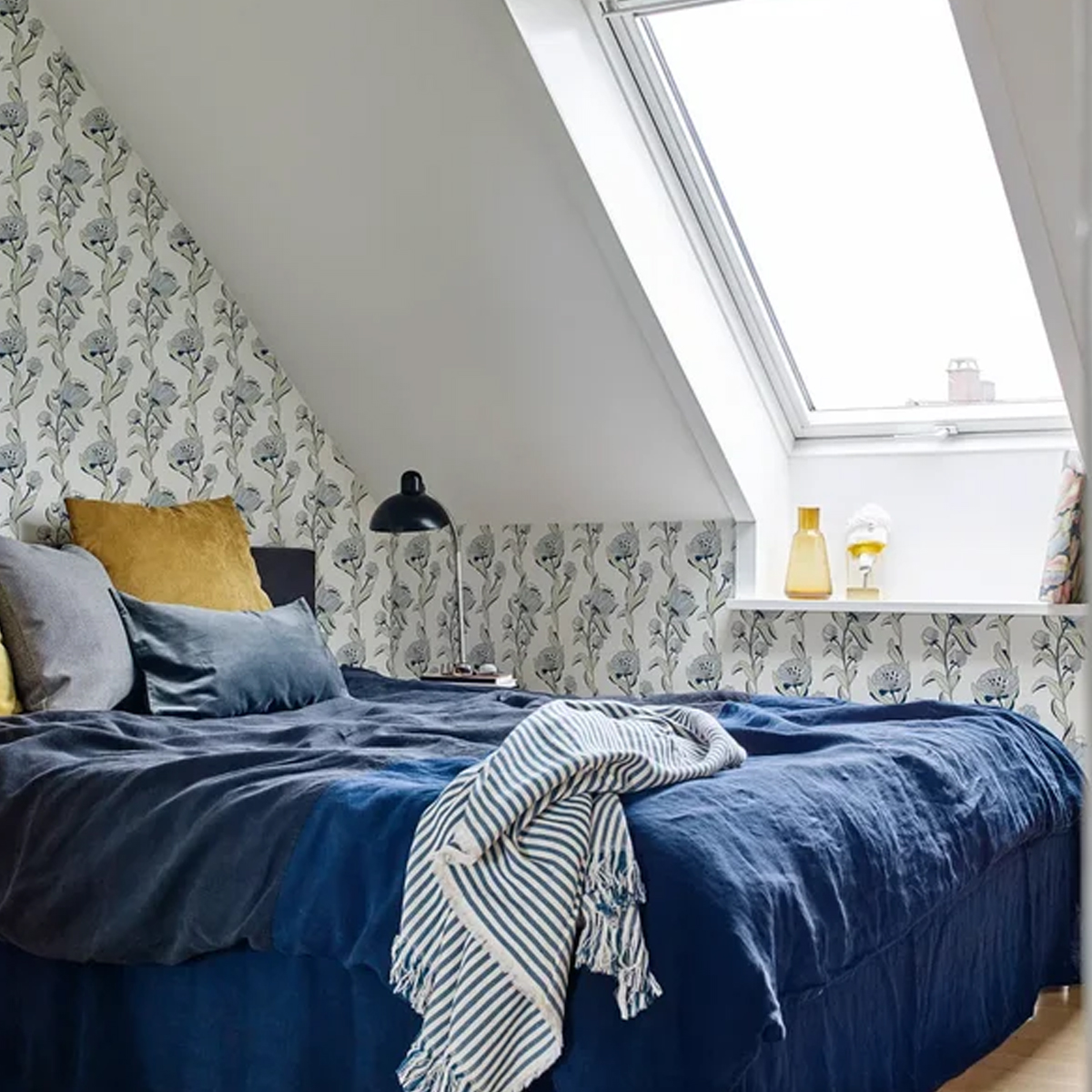 Обои Aura Living@Home Wild Bouquet 620931 11,2×0,52 фото в интерьере