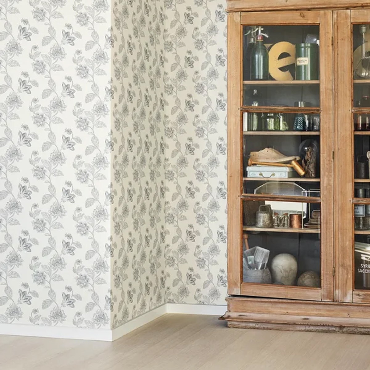 Обои Aura Living@Home Flower Garden 620824 11,2×0,52 фото в интерьере