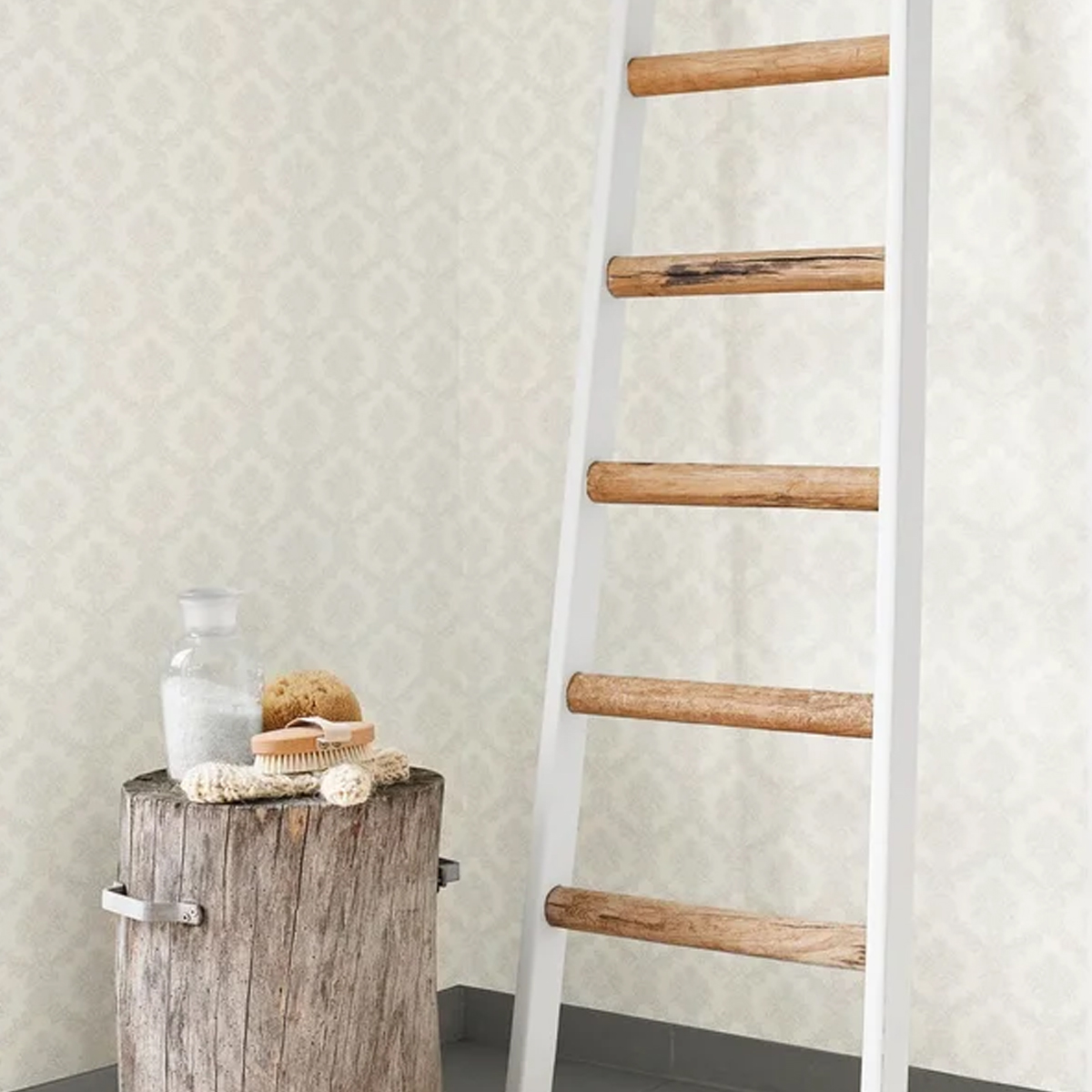 Обои Aura Living@Home Damask 620306 11,2×0,52 фото в интерьере