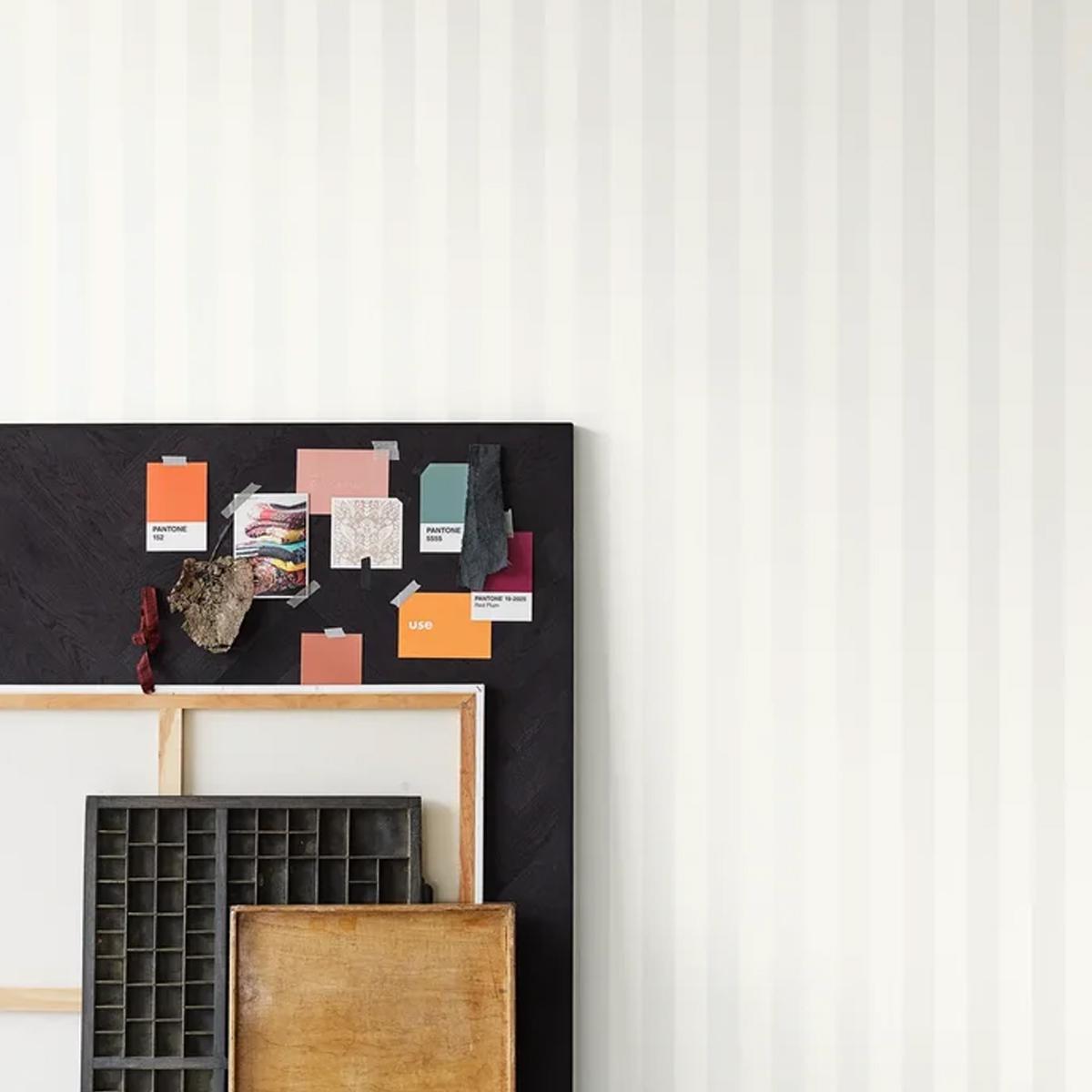 Обои Aura Living@Home Stripes 620002 11,2×0,52 фото в интерьере