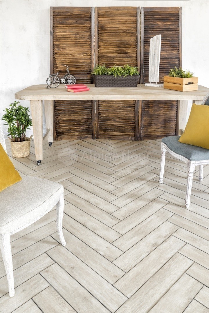 Кварцвиниловый SPC ламинат Alpine Floor Expressive Parquet Морской Штиль ECO 10-3 венгерская елка 610×122×6 фото в интерьере Кварцвиниловый SPC ламинат Alpine Floor Expressive Parquet Морской Штиль ECO 10-3 венгерская елка 610×122×6 фото в интерьере
