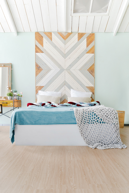 Кварцвиниловый SPC ламинат Alpine Floor Classic Ясень Макао ECO 106-1 1220×183×4 фото в интерьере