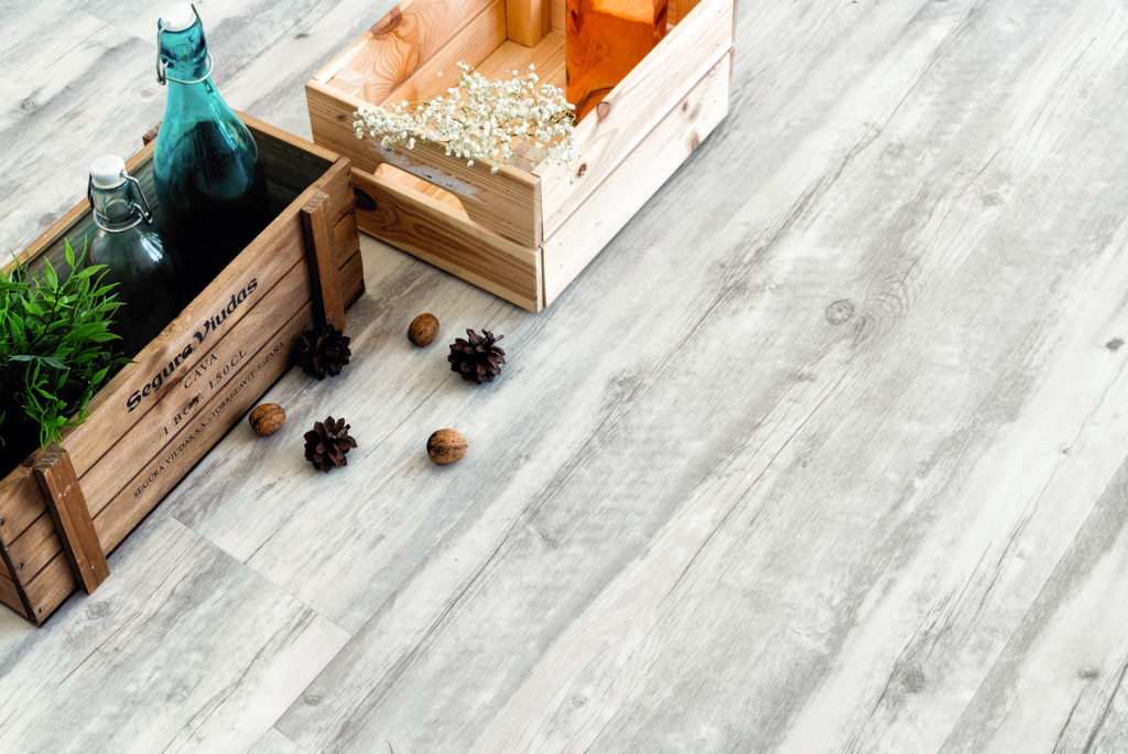 Кварцвиниловый SPC ламинат Alpine Floor Classic Акация Click ECO 107-8 1220×183×4 фото в интерьере Кварцвиниловый SPC ламинат Alpine Floor Classic Акация Click ECO 107-8 1220×183×4 фото в интерьере