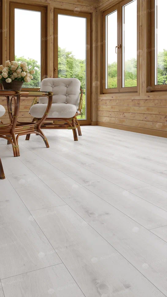 Кварцвиниловый SPC ламинат Alpine Floor Classic Дуб Выбеленный ECO 182-8 1220×183×4 фото в интерьере