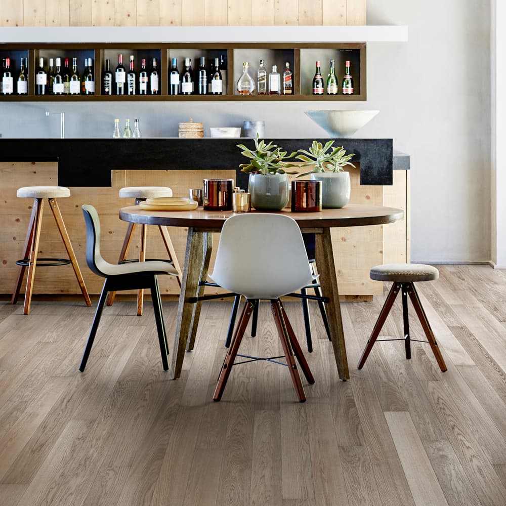 Паркетная доска Karelia Essence Дуб 4 Story 138 Misty Grey 10110748A5254111 Natur 1116×138×14 фото в интерьере