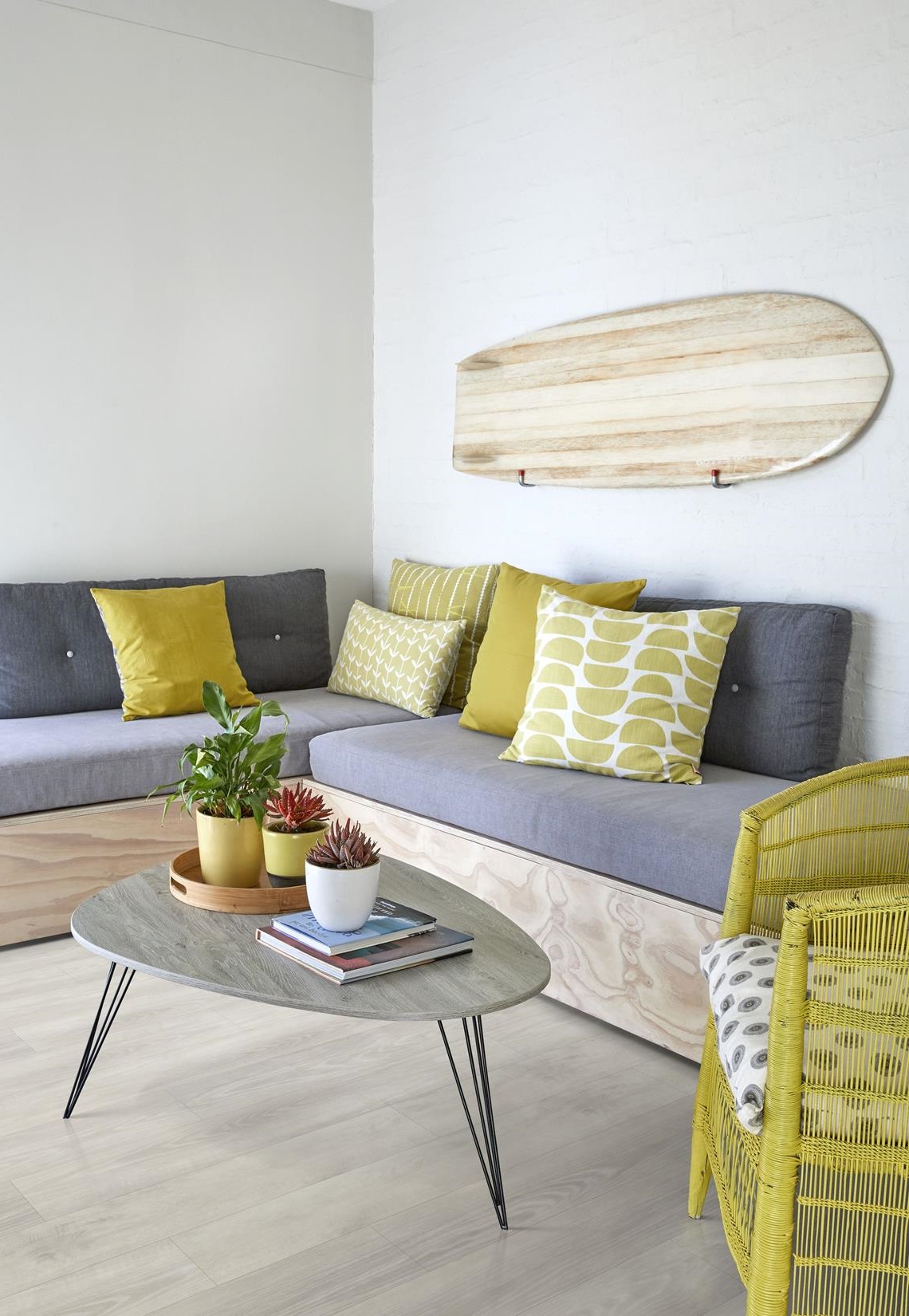 Кварцвиниловый SPC ламинат Kahrs Luxury Tiles Click 5 mm Yukon CLW 172 1210×172×5 фото в интерьере