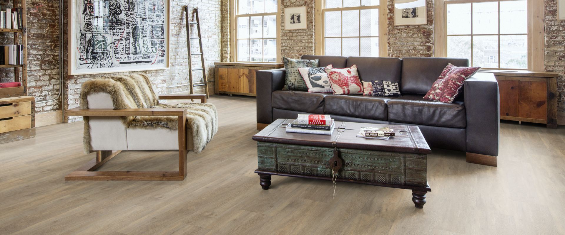 Кварцвиниловый SPC ламинат Kahrs Luxury Tiles Click 5 mm Taiga CLW 172 1210×172×5 фото в интерьере