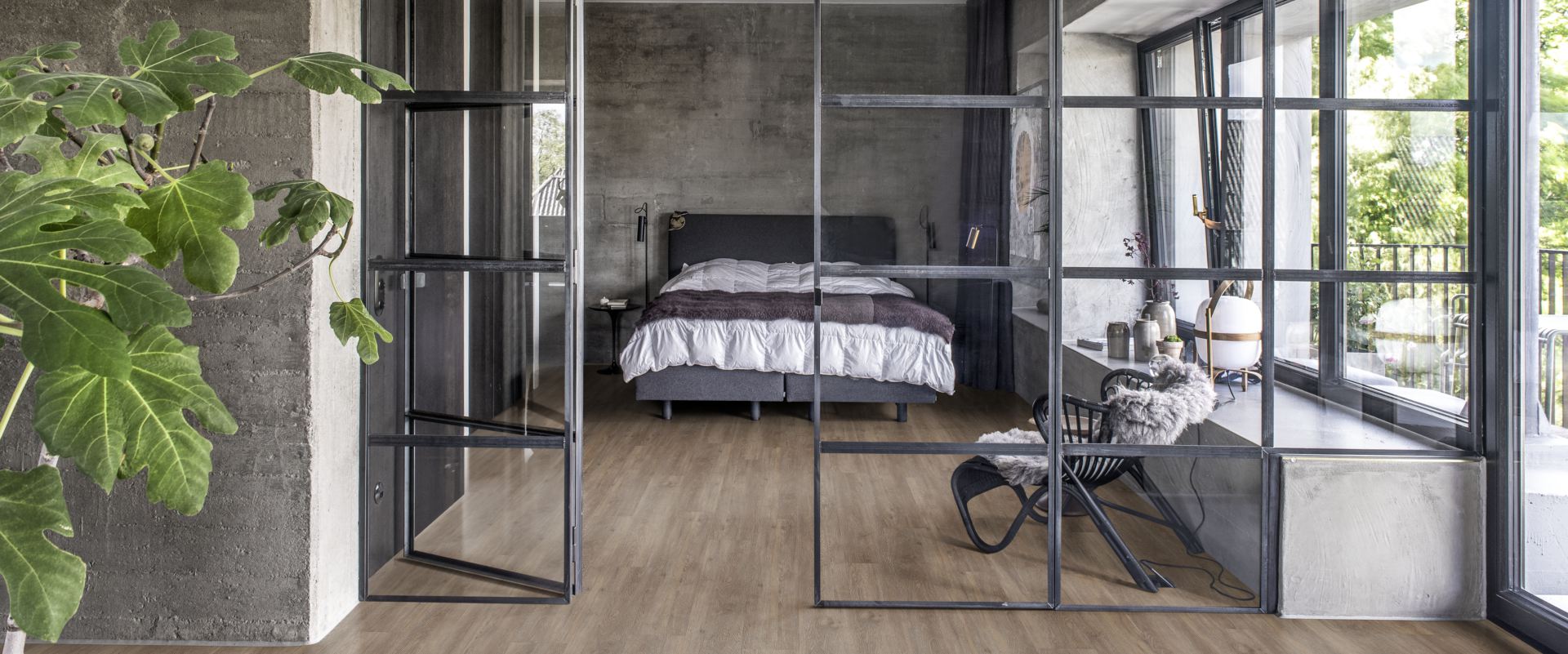 Кварцвиниловый SPC ламинат Kahrs Luxury Tiles Click 5 mm Sarek CLW 172 1210×172×5 фото в интерьере