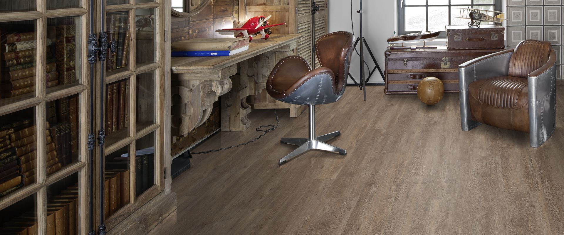 Кварцвиниловый SPC ламинат Kahrs Luxury Tiles Click 5 mm Sarek CLW 172 1210×172×5 фото в интерьере