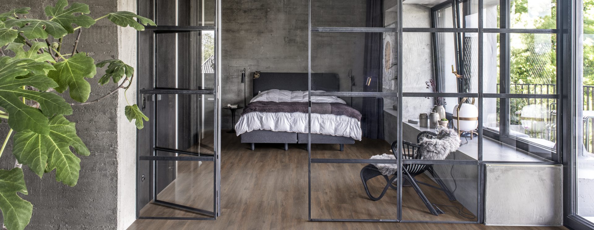 Кварцвиниловый SPC ламинат Kahrs Luxury Tiles Click 5 mm Saxon CLW 172 1210×172×5 фото в интерьере Кварцвиниловый SPC ламинат Kahrs Luxury Tiles Click 5 mm Saxon CLW 172 1210×172×5 фото в интерьере