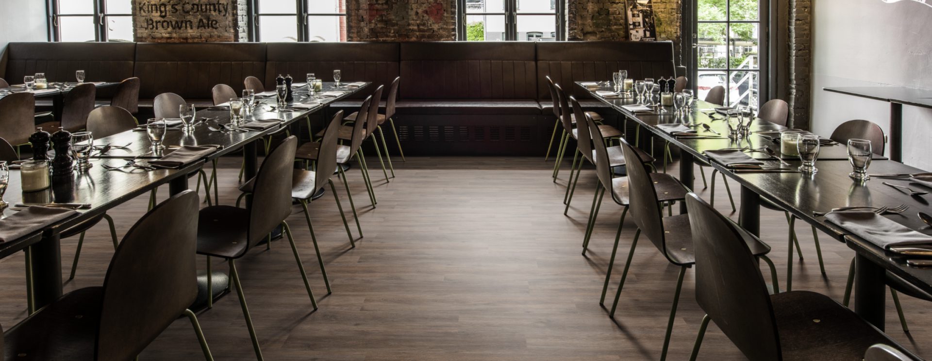 Кварцвиниловый SPC ламинат Kahrs Luxury Tiles Click 5 mm Saxon CLW 172 1210×172×5 фото в интерьере