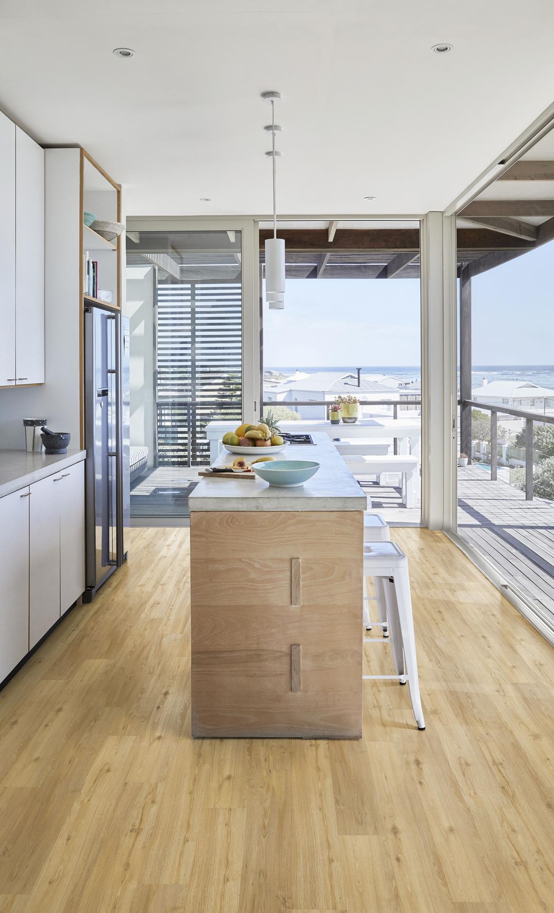 Кварцвиниловый SPC ламинат Kahrs Luxury Tiles Click 5 mm Oulanka CLW 172 1210×172×5 фото в интерьере Кварцвиниловый SPC ламинат Kahrs Luxury Tiles Click 5 mm Oulanka CLW 172 1210×172×5 фото в интерьере