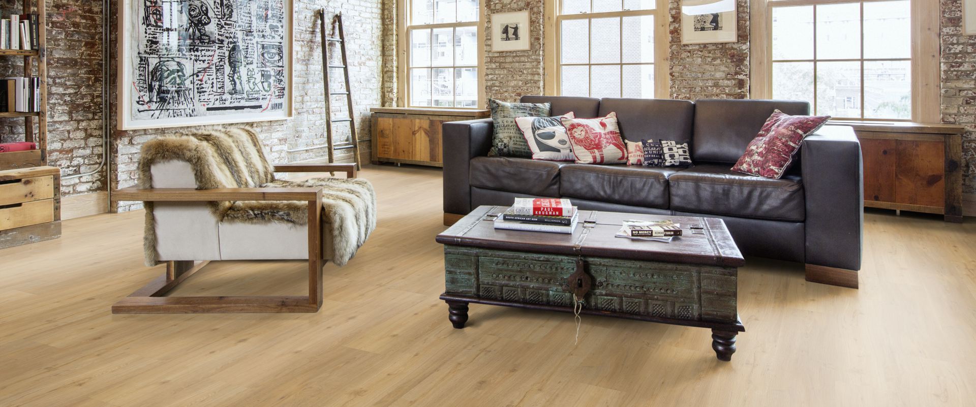 Кварцвиниловый SPC ламинат Kahrs Luxury Tiles Click 5 mm Oulanka CLW 172 1210×172×5 фото в интерьере Кварцвиниловый SPC ламинат Kahrs Luxury Tiles Click 5 mm Oulanka CLW 172 1210×172×5 фото в интерьере