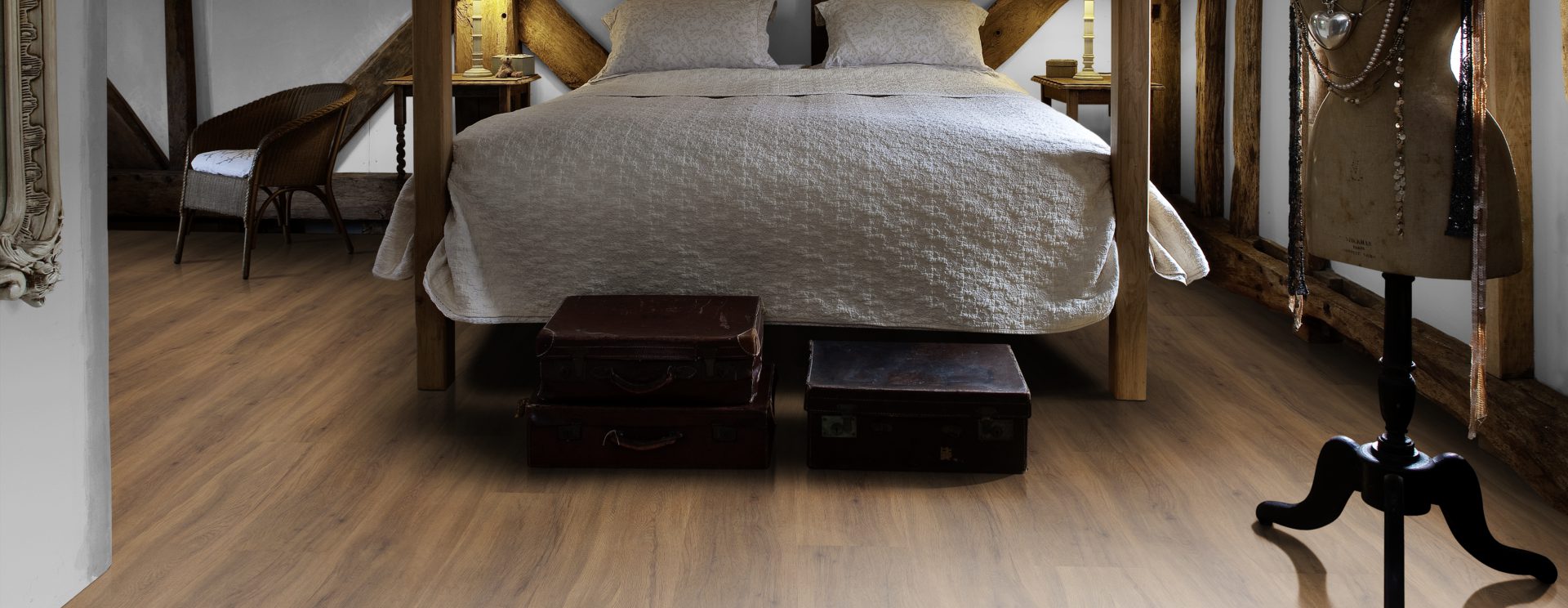 Кварцвиниловый SPC ламинат Kahrs Luxury Tiles Click 5 mm Redwood CLW 172 1210×172×5 фото в интерьере