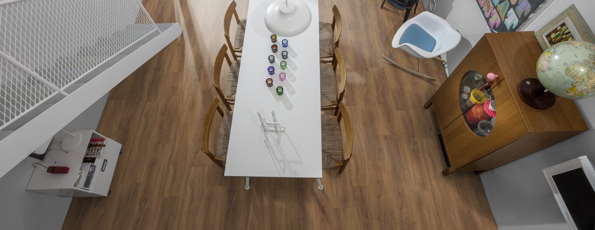 Кварцвиниловый SPC ламинат Kahrs Luxury Tiles Click 5 mm Redwood CLW 172 1210×172×5 фото в интерьере