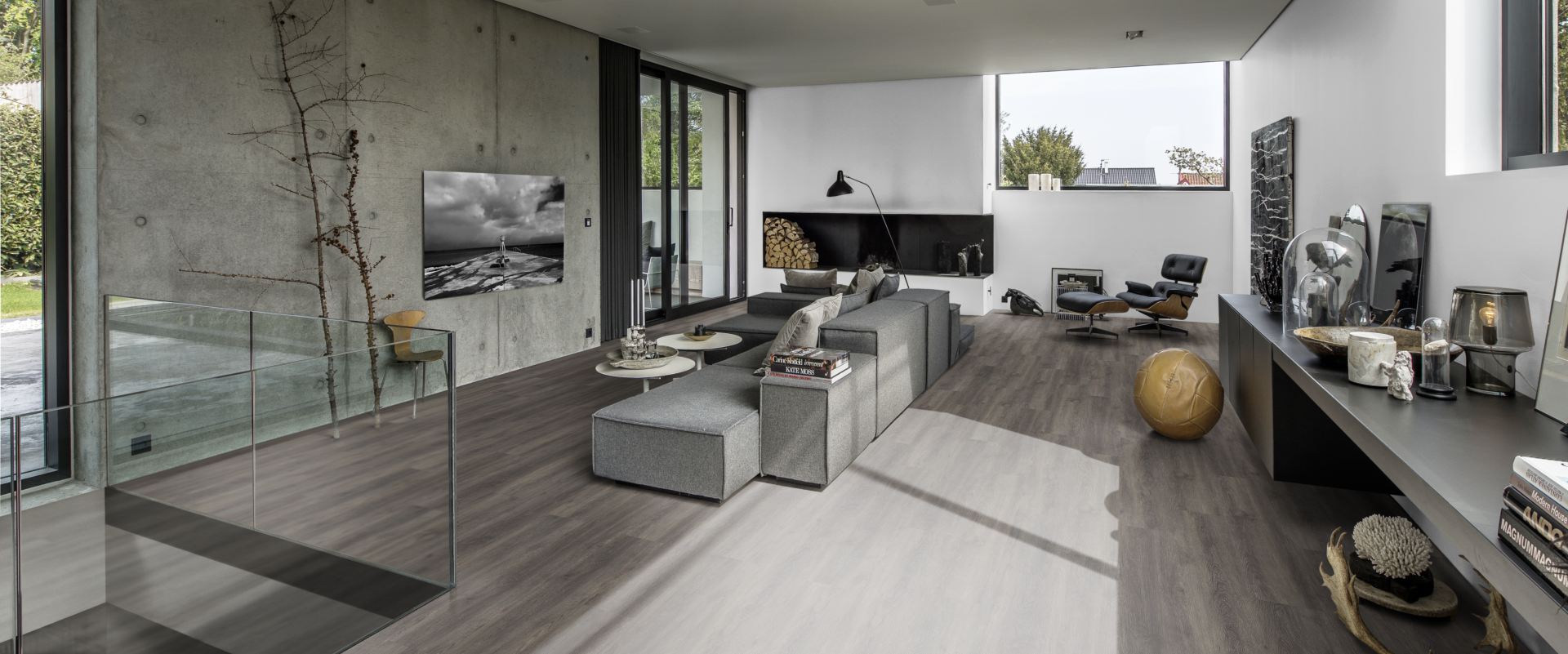 Кварцвиниловый SPC ламинат Kahrs Luxury Tiles Click 5 mm Niagara CLW 172 1210×172×5 фото в интерьере