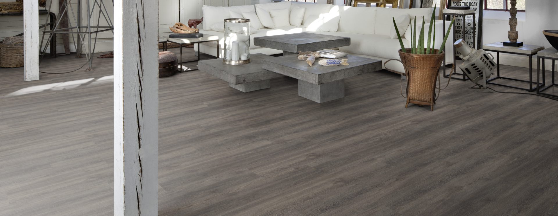 Кварцвиниловый SPC ламинат Kahrs Luxury Tiles Click 5 mm Niagara CLW 172 1210×172×5 фото в интерьере