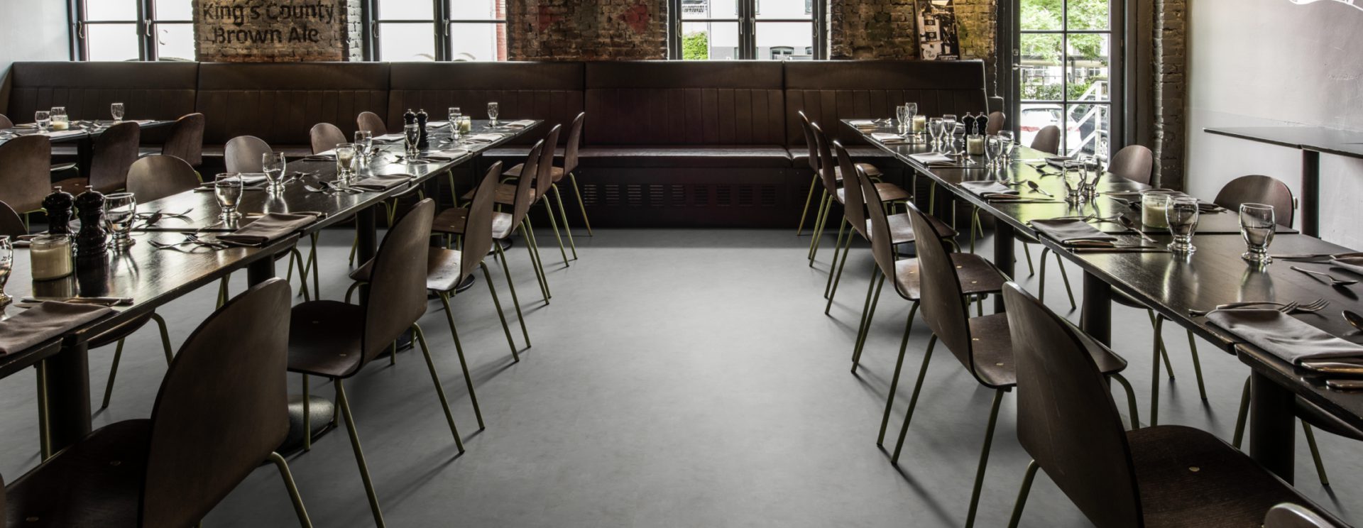 Кварцвиниловый SPC ламинат Kahrs Luxury Tiles Click 5 mm Makalu CLS 300 600×300×5 фото в интерьере