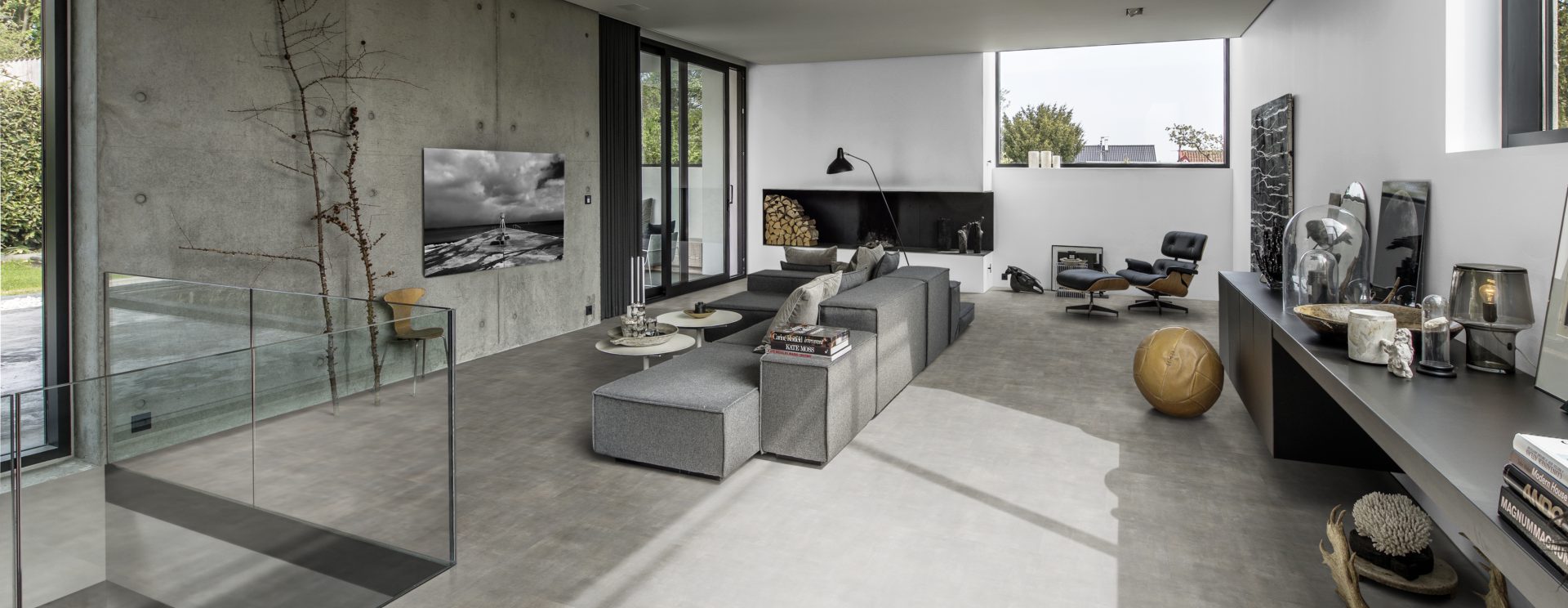 Кварцвиниловый SPC ламинат Kahrs Luxury Tiles Click 5 mm Matterhorn CLS 300 600×300×5 фото в интерьере