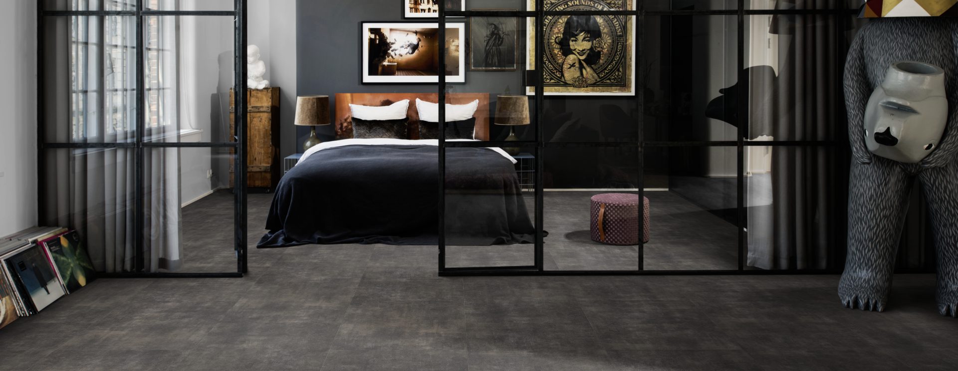 Кварцвиниловый SPC ламинат Kahrs Luxury Tiles Click 5 mm Steele CLS 300 600×300×5 фото в интерьере