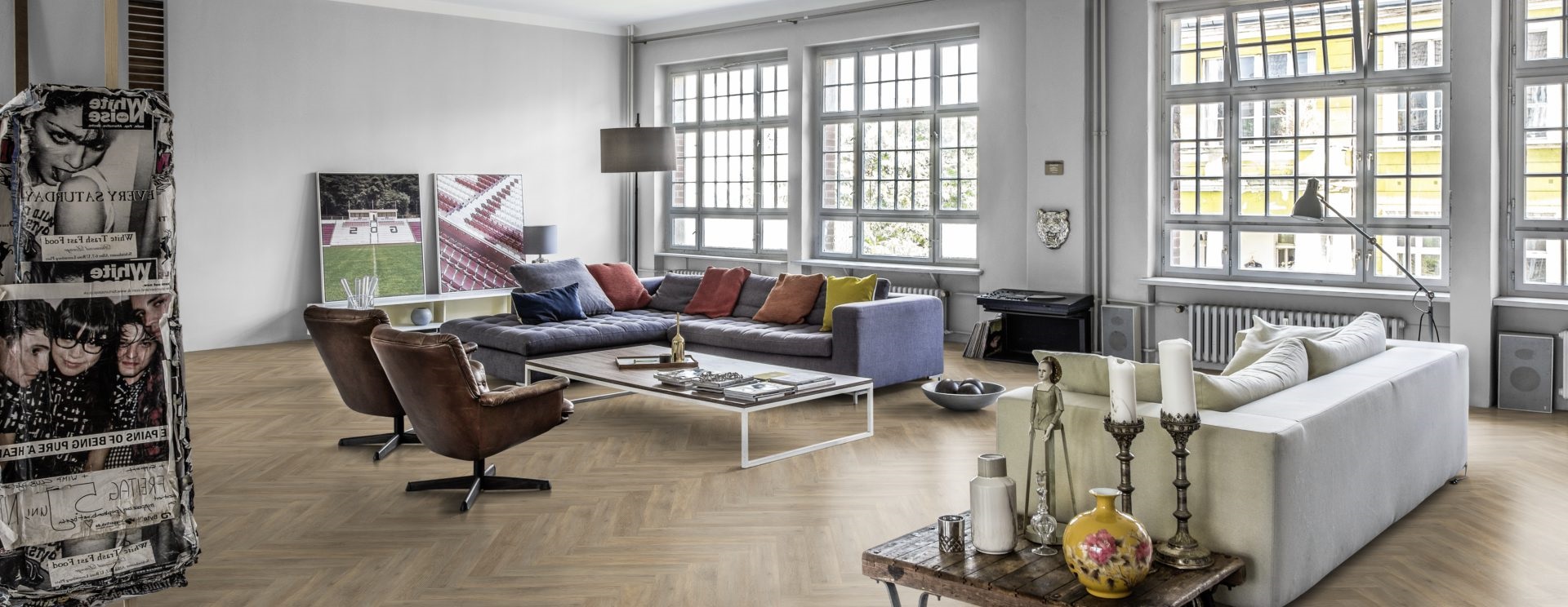 Кварцвиниловый SPC ламинат Kahrs Luxury Tiles Herringbone 5 mm Taiga RL CHW 120 венгерская елка 720×120×5 фото в интерьере