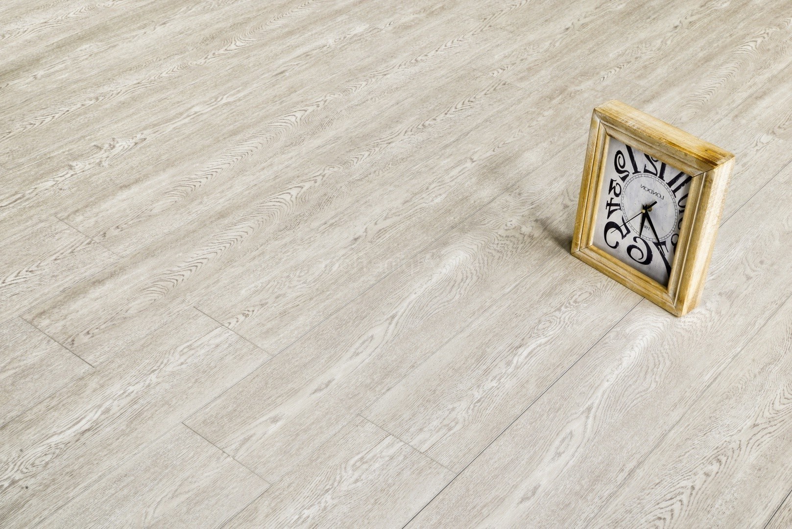 Кварцвиниловый SPC ламинат Alpine Floor Intense Голубой Лес ECO 9-8 1220×183×6 фото в интерьере