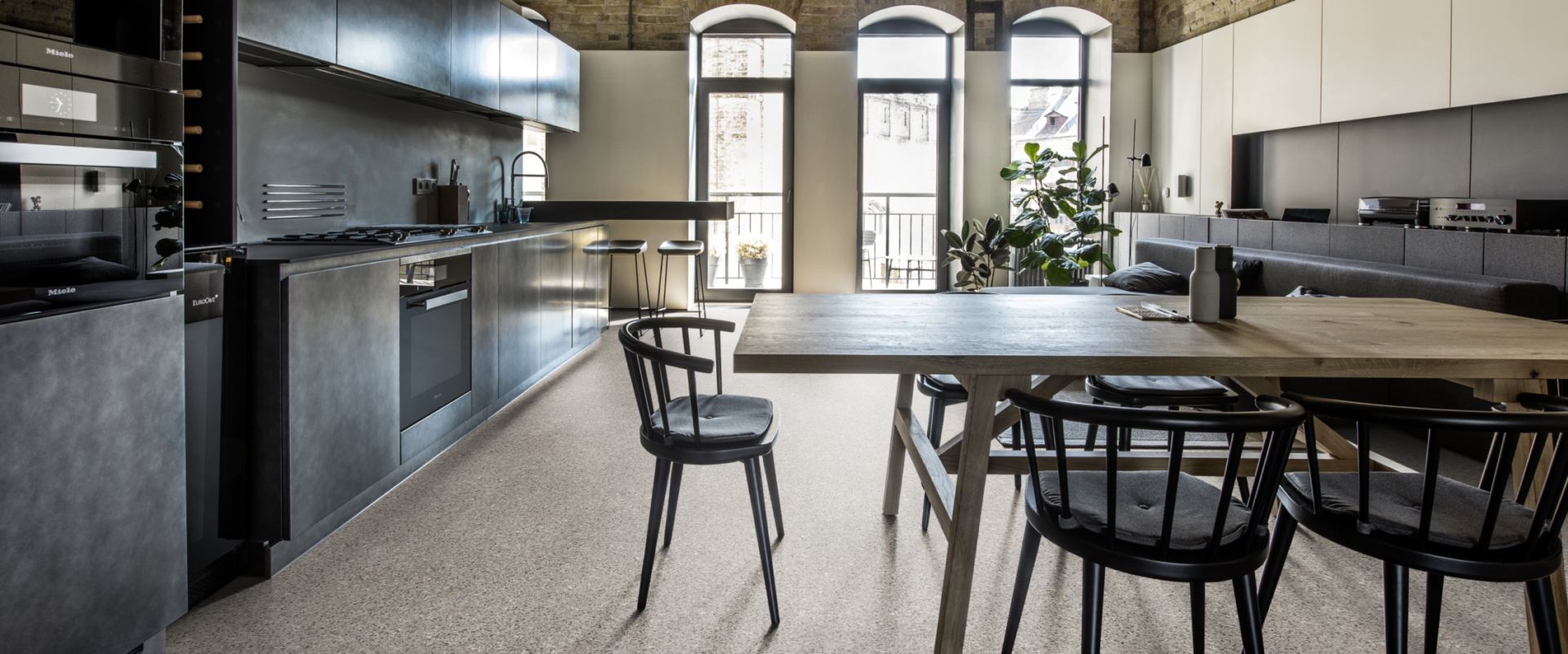 Кварцвиниловый SPC ламинат Kahrs Luxury Tiles Impression Click 6 mm Aneto CLS 457 914,4×457×6 фото в интерьере Кварцвиниловый SPC ламинат Kahrs Luxury Tiles Impression Click 6 mm Aneto CLS 457 914,4×457×6 фото в интерьере