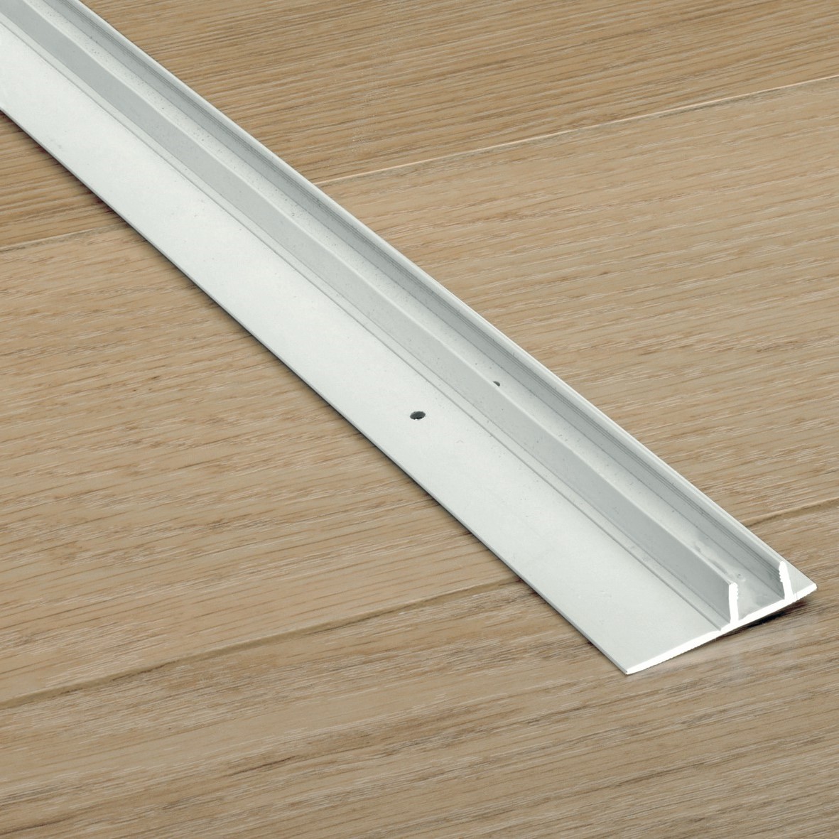 Направляющая для плинтуса Quick Step Netrack 2400х27х8 мм