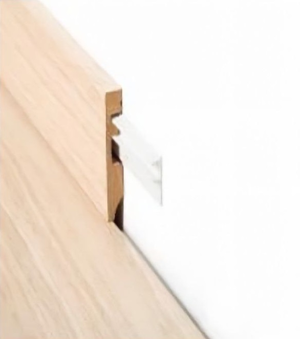 Плинтус МДФ ламинированный Quick Step Дуб белый промасленный QSPSKR01538  2400×77×14