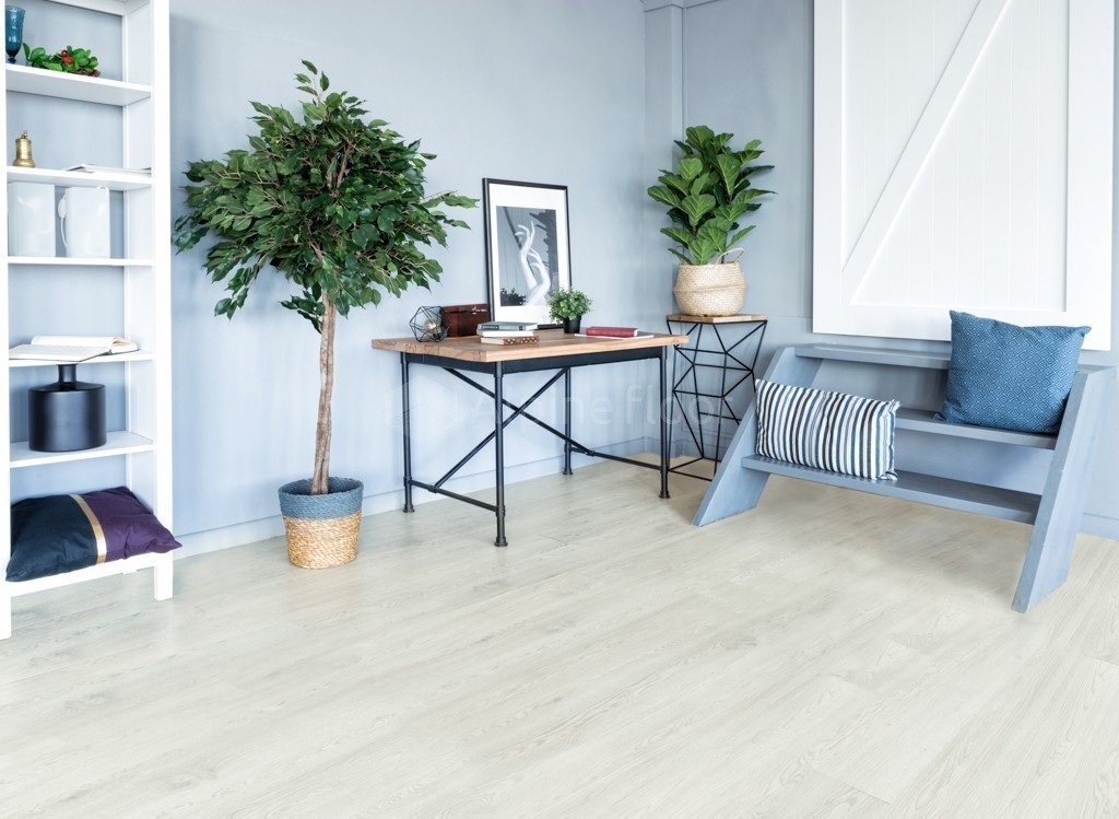 Кварцвиниловая плитка Alpine Floor клеевая Ultra Дуб Светлый ECO 5-2 1219,2×184,15×2 фото в интерьере Кварцвиниловая плитка Alpine Floor клеевая Ultra Дуб Светлый ECO 5-2 1219,2×184,15×2 фото в интерьере