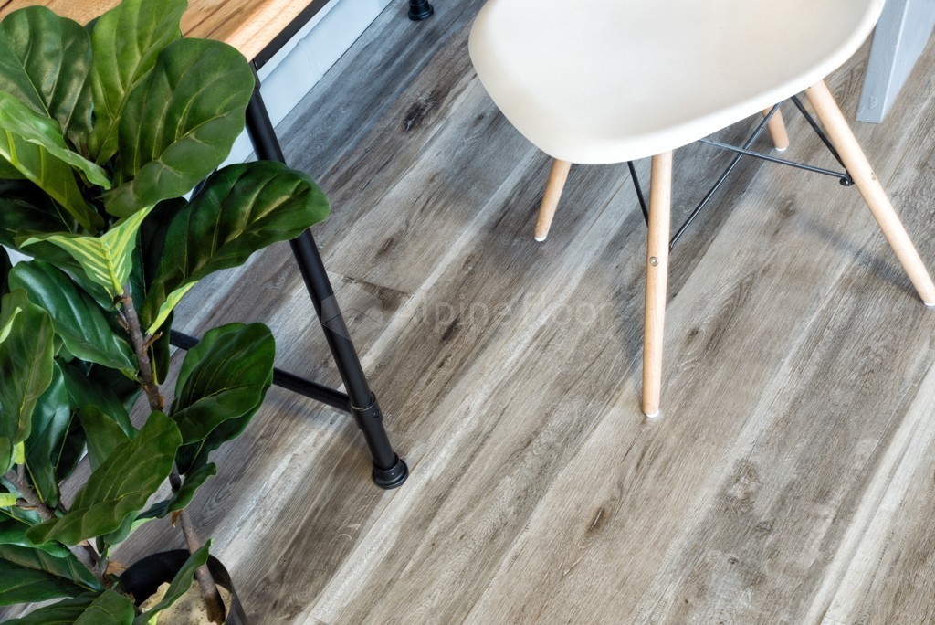 Кварцвиниловая плитка Alpine Floor клеевая Ultra Дуб Лесной ECO 5-18 1219,2×184,15×2 фото в интерьере Кварцвиниловая плитка Alpine Floor клеевая Ultra Дуб Лесной ECO 5-18 1219,2×184,15×2 фото в интерьере
