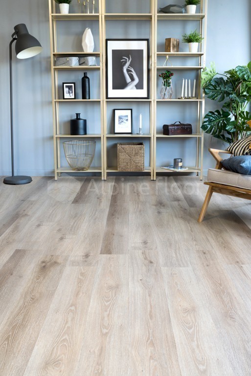 Кварцвиниловая плитка Alpine Floor клеевая Ultra Клен Насыщенный ECO 5-20 1219,2×184,15×2 фото в интерьере