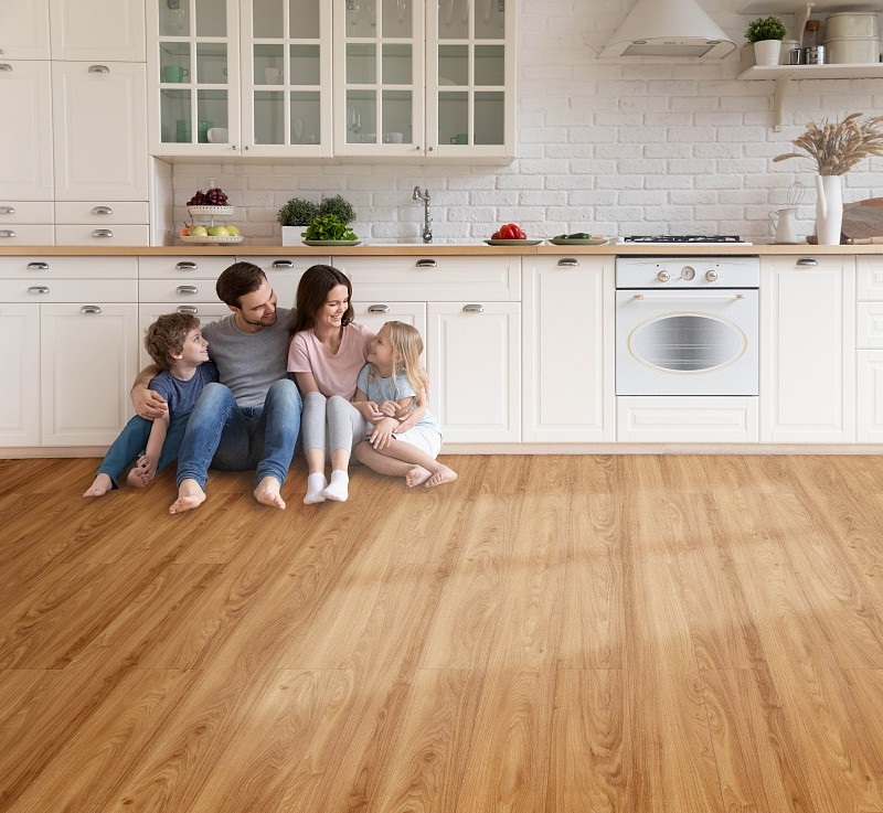 Кварцвиниловый SPC ламинат Cronafloor Nano Дуб Верона ZH-81125-5 1200×180×3,5 фото в интерьере