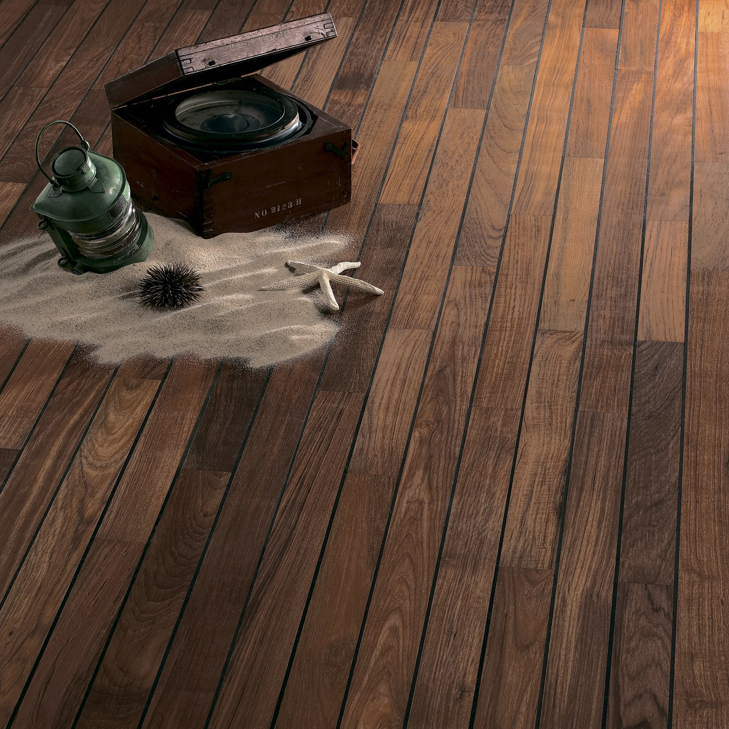 Паркет для влажных помещений Navylam+ тик 300 – 1200×88×9 фото в интерьере