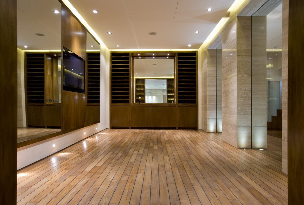 Паркет для влажных помещений Navylam+ тик 300 – 1200×88×9 фото в интерьере