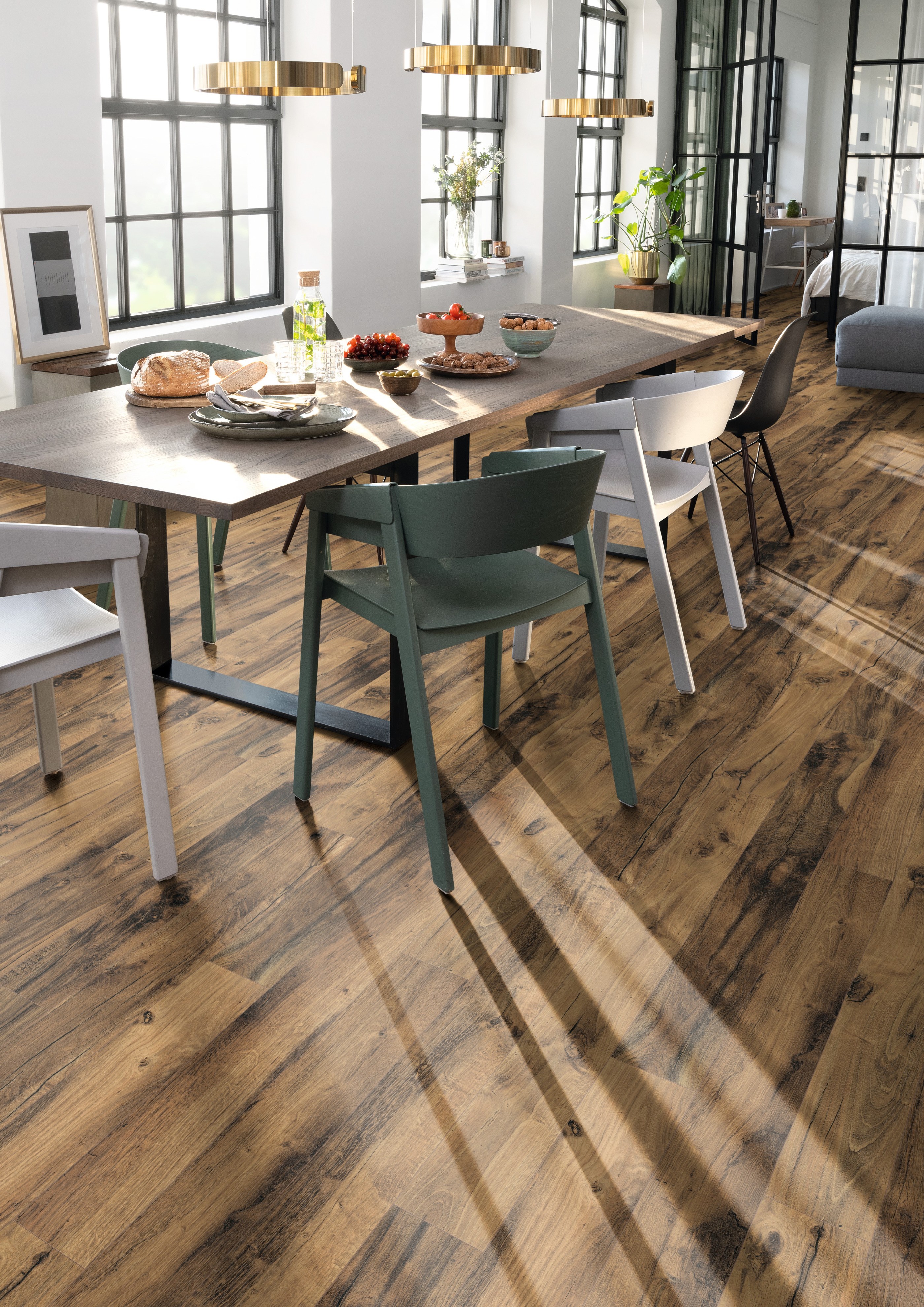 Ламинат Egger Pro Medium 10/32 Дуб Хантон светлый EPL043 1292×135×10 фото в интерьере