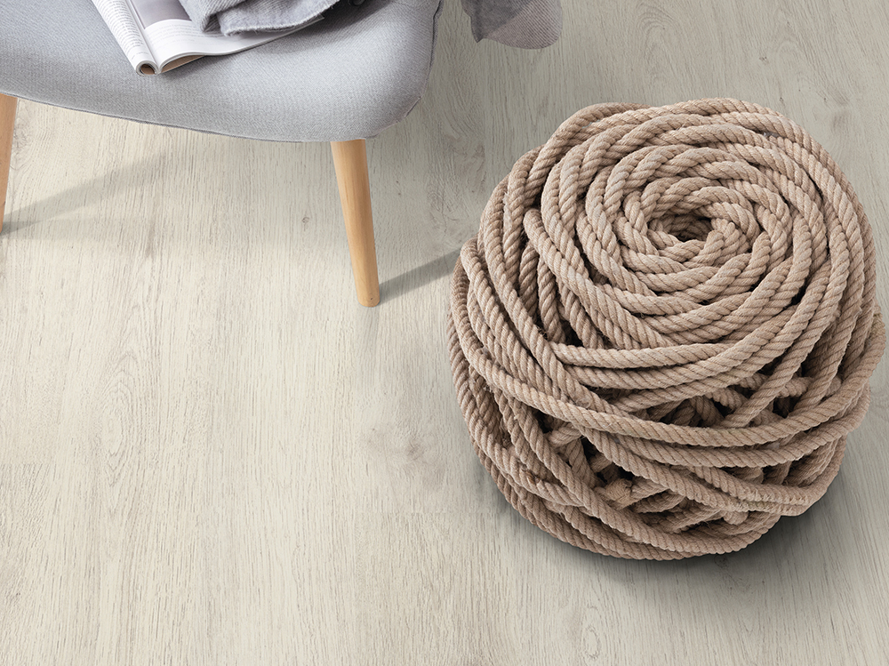 Ламинат Egger Pro Classic 8/32 Дуб Кортина белый EPL034 1292×193×8 фото в интерьере