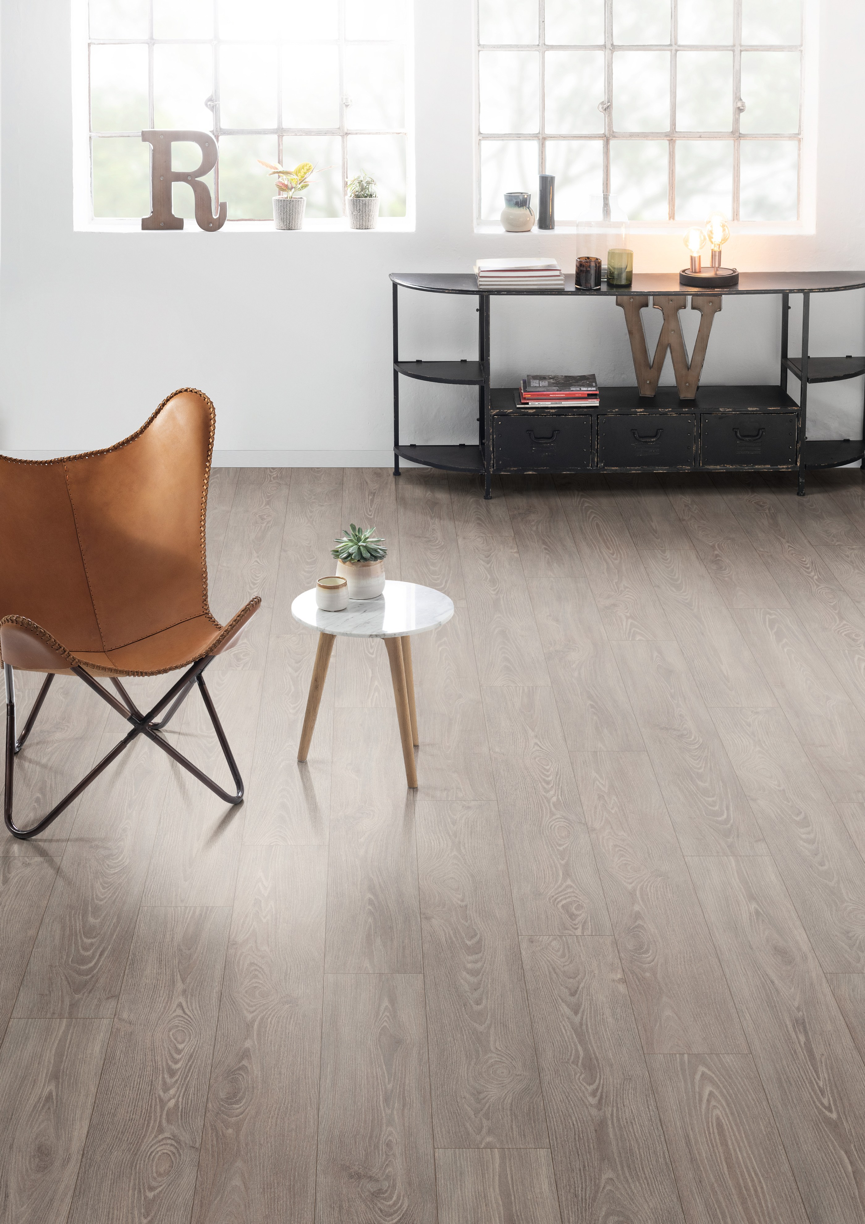 Ламинат Egger Pro Classic 8/32 Акация пёстрая EPL090 1292×193×8 фото в интерьере