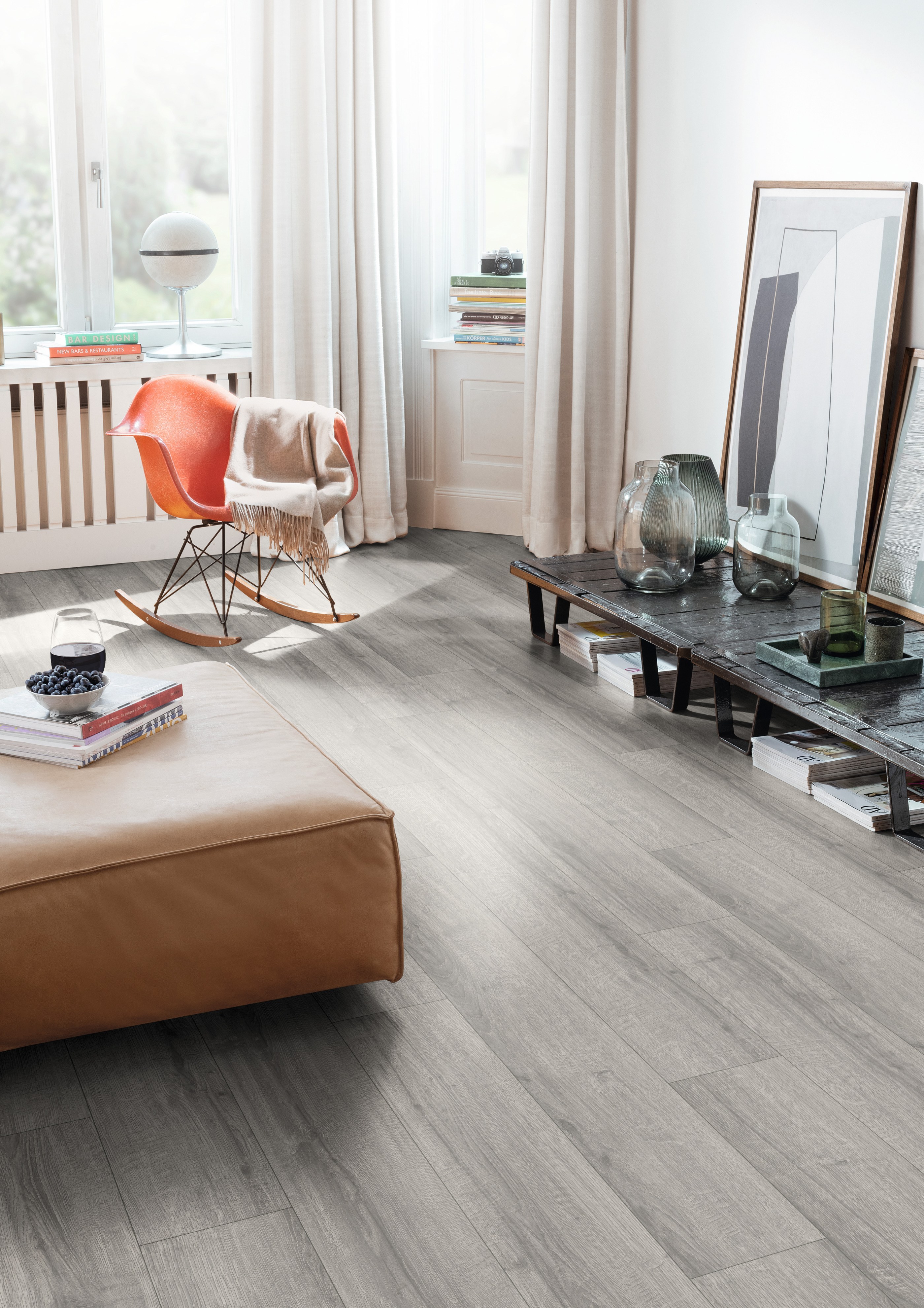 Ламинат Egger Pro Classic 8/32 Дуб Шерман светло-серый EPL205 1292×193×8 фото в интерьере