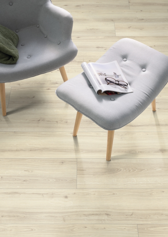 Ламинат Egger Pro Classic 8/33 Дуб Вестерн светлый EPL026 1292×193×8 фото в интерьере