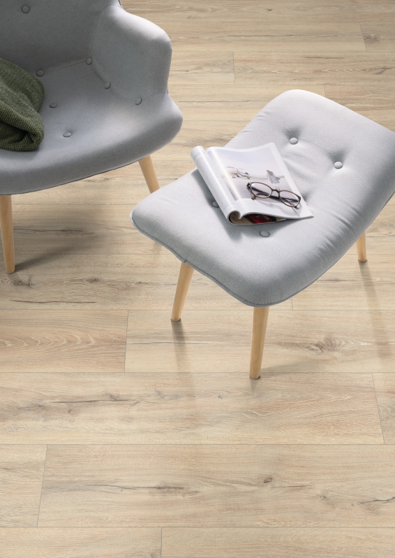 Ламинат Egger Pro Classic 8/33 Дуб Мелба бежевый EPL189 1292×193×8 фото в интерьере