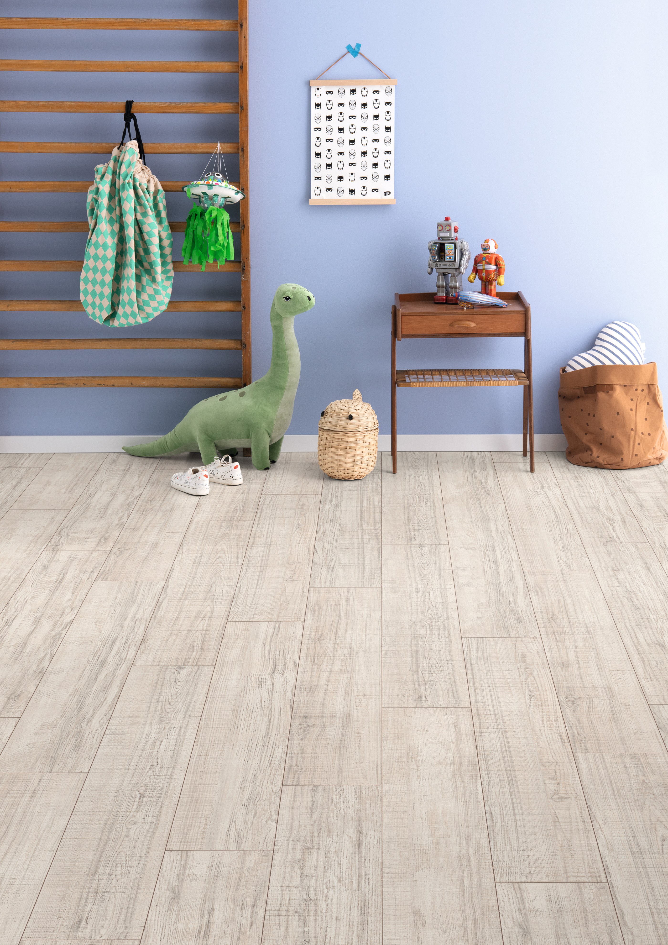 Ламинат Egger Pro Classic 10/33 Дуб деревенский белый EPL085 1292×193×10 фото в интерьере