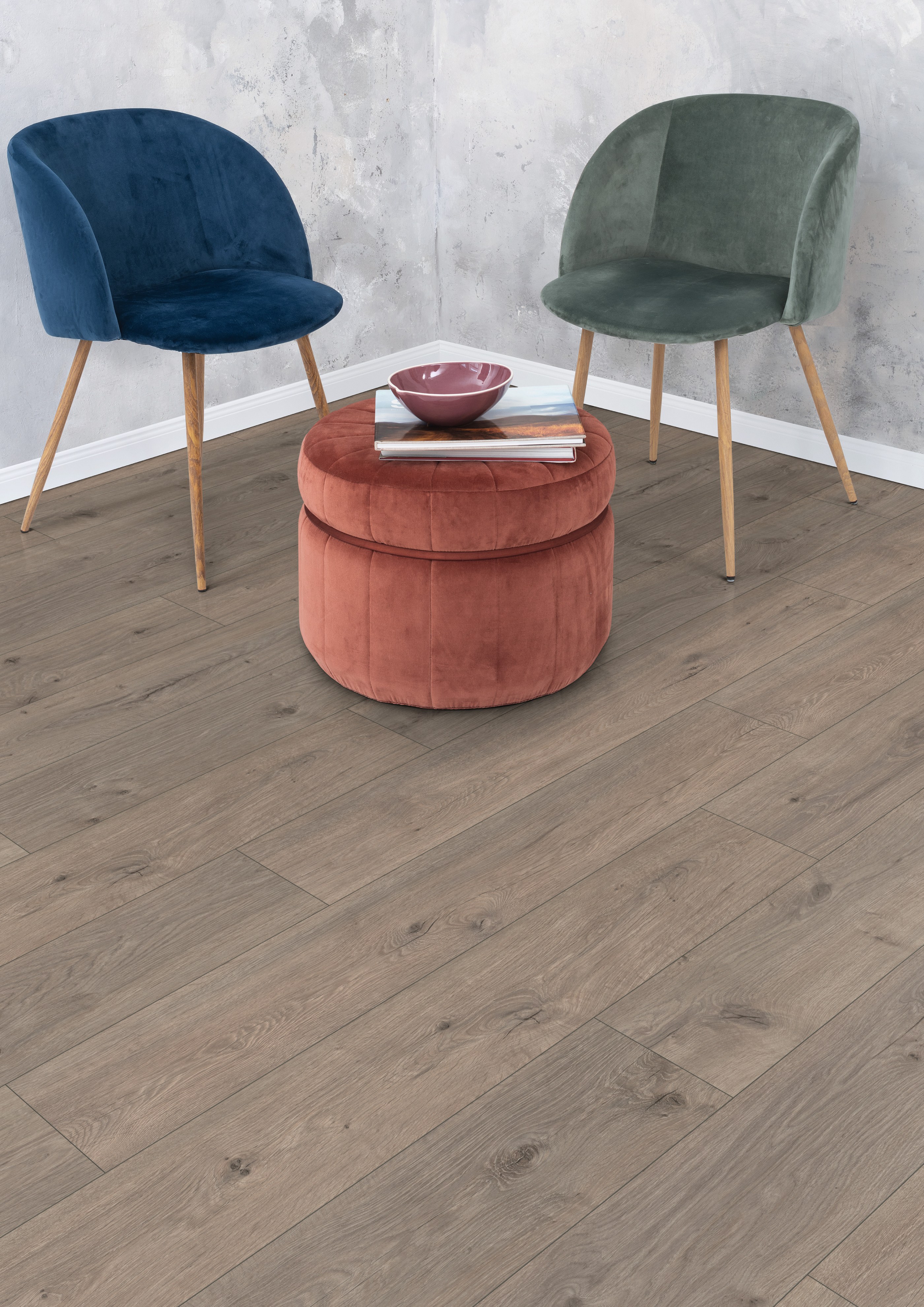 Ламинат Egger Pro Classic 10/33 Дуб Муром серый EPL138 1292×193×10 фото в интерьере