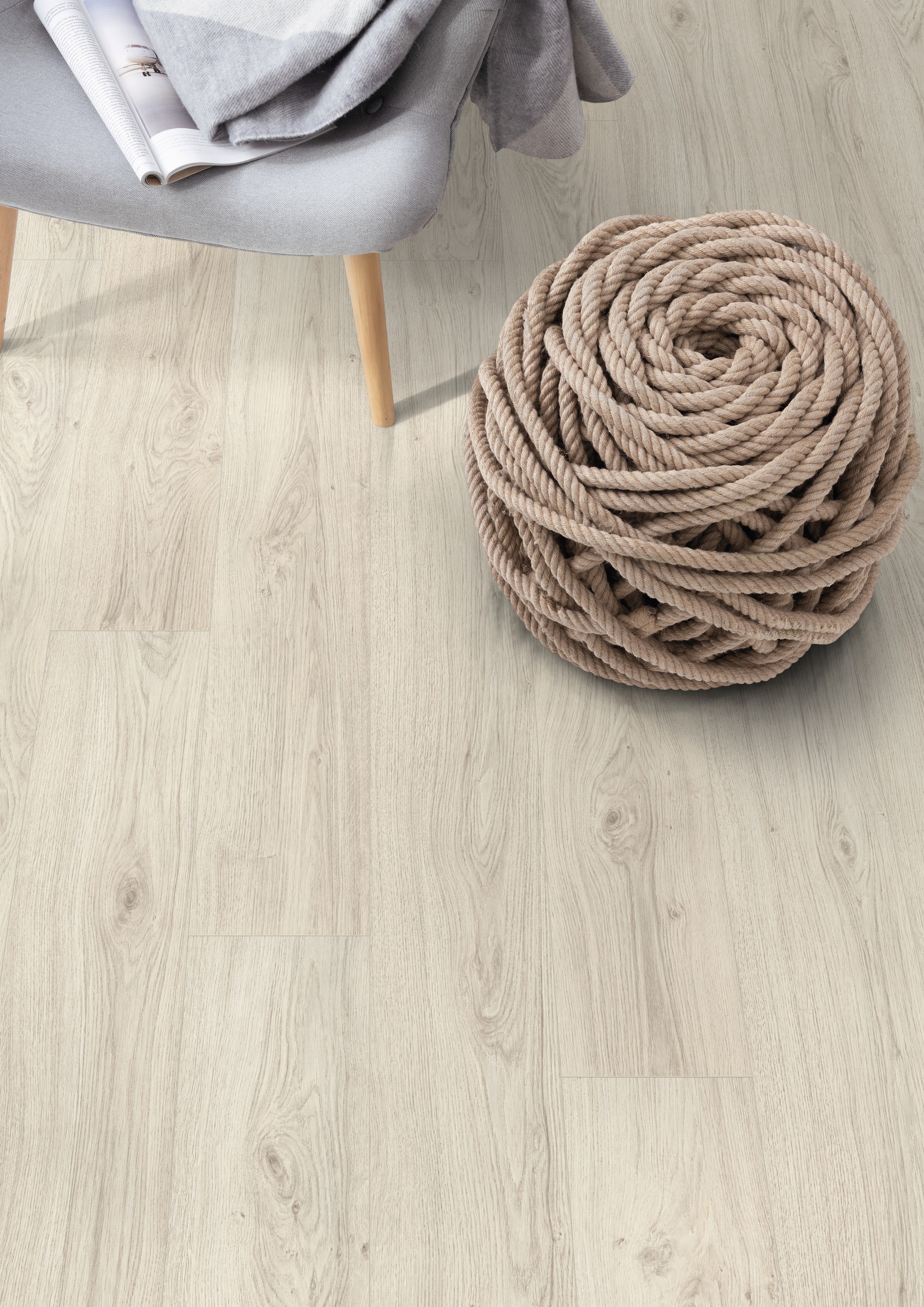 Ламинат Egger Pro Classic 10/33 Дуб Азгил белый EPL153 1292×193×10 фото в интерьере