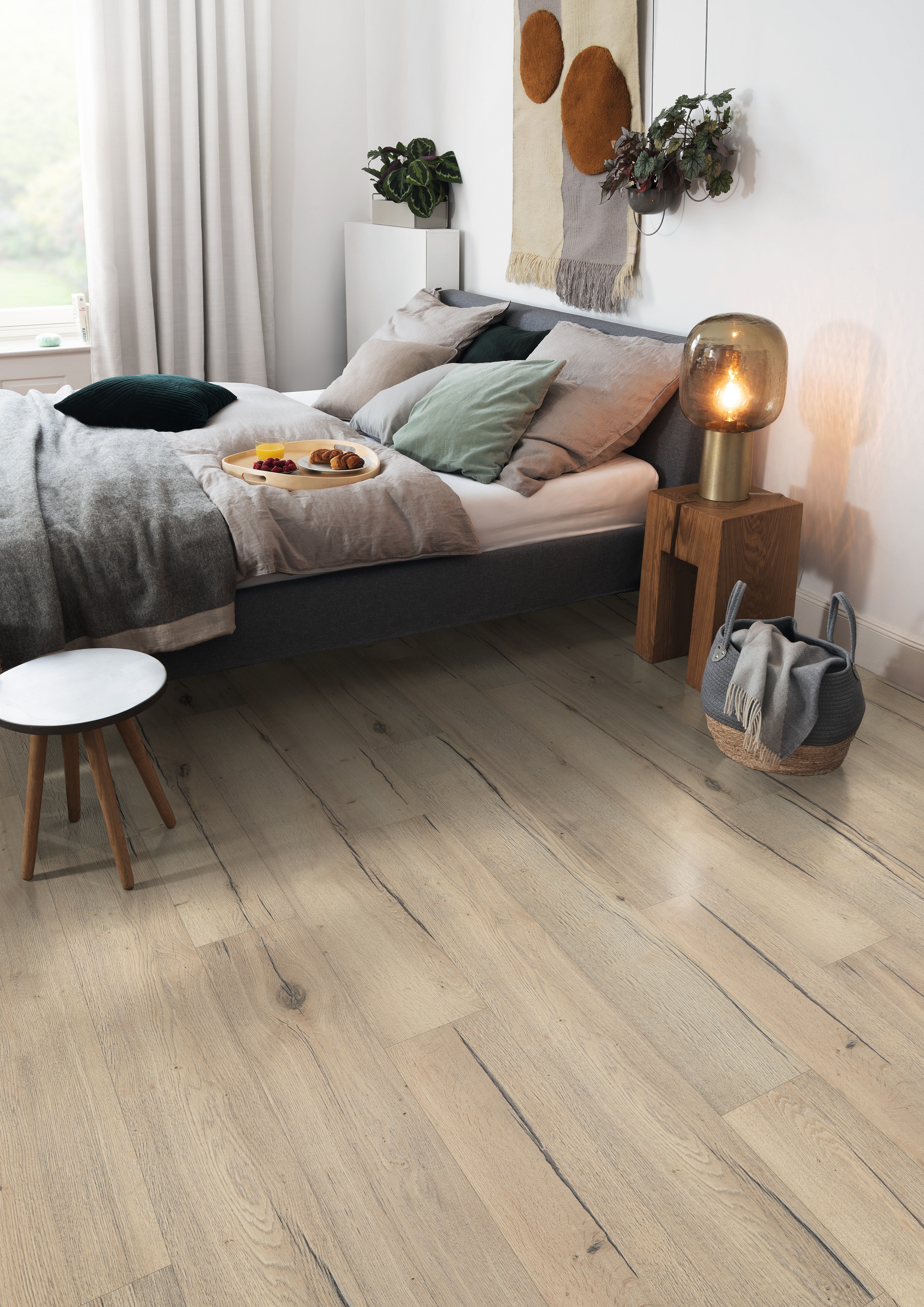 Ламинат Egger Pro Classic 12/33 Дуб Вэлли дымчатый EPL015 1292×193×12 фото в интерьере